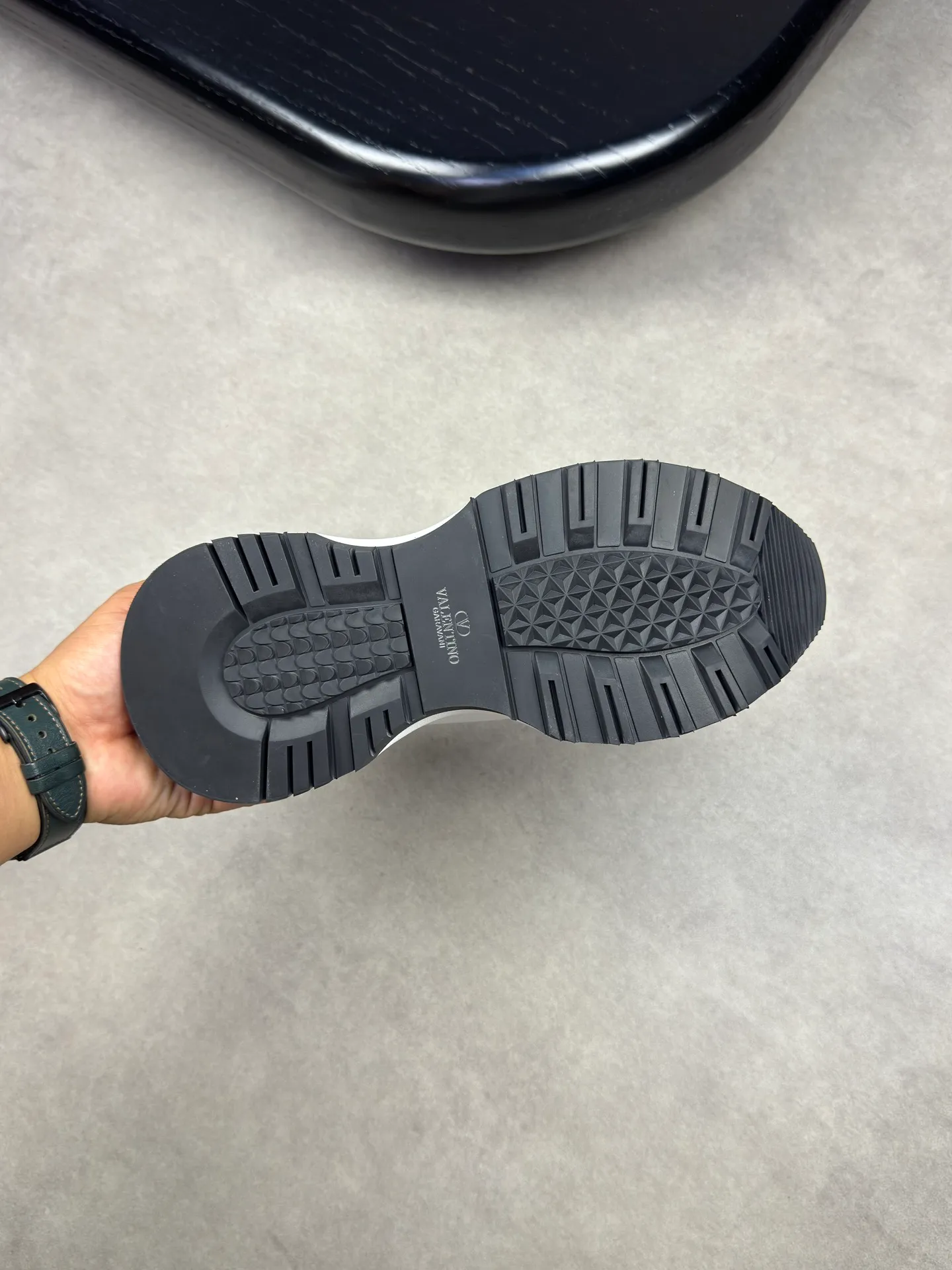 [VALENTINO] Valentino men's shoes 💰500💰 - High-end quality original order - Upper: 🔝 Nappa calf leather, tumbled calf leather, sewn brand plastic totem - Lining: brand mesh canvas, foot pad; water-dyed cow leather - Outsole: multi-color wear-resistant velvet·rubber; combined molded outsole -Super high quality control·Fine workmanship: highlighted (high-end·luxury·grade) -Size :38-44 (45 can be customized)·3300